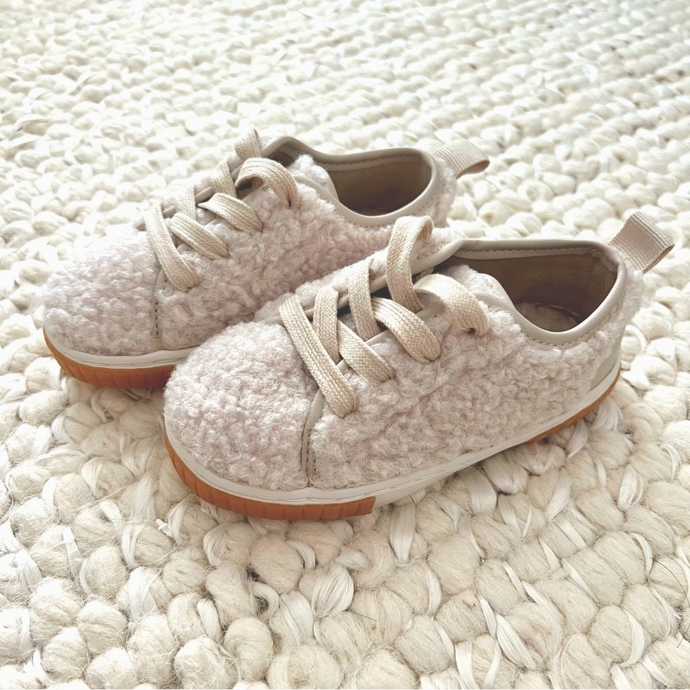 NWOT Zara Faux Shearling Sneakers EU Size 24 / 8 US